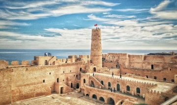 TUNISIE : LE TOURISME LOCAL A SAUVE LA HAUTE SAISON, LES HOTELIERS MULTIPLIENT LES PROMOTIONS