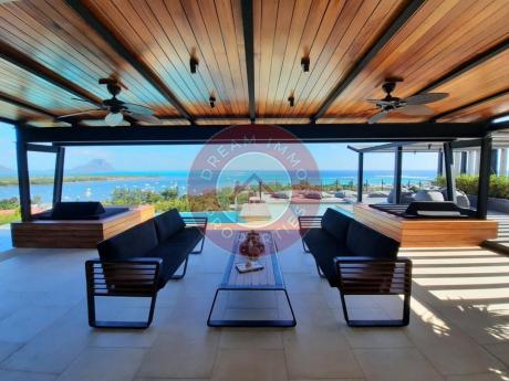 INCROYABLE ET LUXUEUSE VILLA DE 5 CH AVEC VUE MER A TAMARIN - ILE MAURICE
