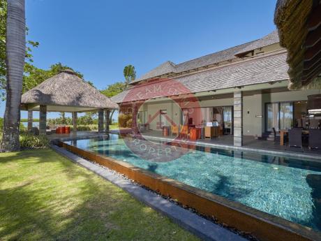 SUBLIME VILLA PIEDS DANS L'EAU, ACCES ET VUE MER A FOUR SEASONS ANAHITA A BEAU CHAMP - ILE MAURICE 