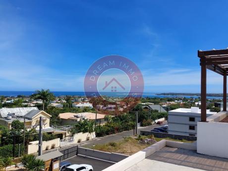SUBLIMES VUES MONTAGNE & MER ! PENTHOUSE AVEC TOIT-TERRASSE PRIVE A TAMARIN – ILE MAURICE