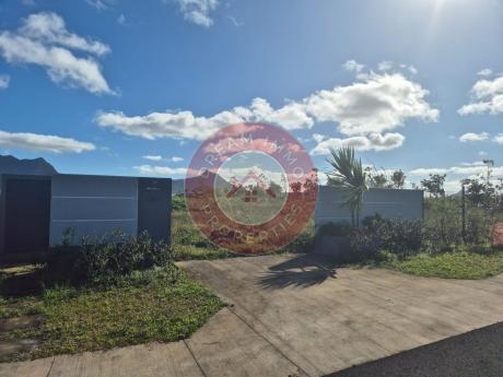 TERRAIN RESIDENTIEL DE 724 M2 A VENDRE A COURCHAMPS MOKA - LE MAURICE
