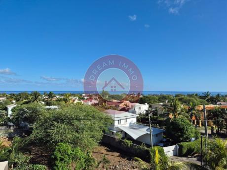 VUE MER & MONTAGNE ! BEAU PENTHOUSE NEUF AVEC TOIT - TERRASSE A TAMARIN – ILE MAURICE