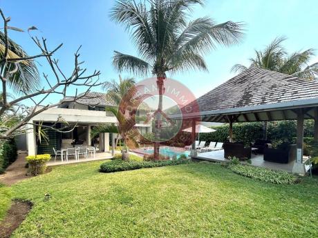 BELLE VILLA DE 3 CHAMBRES DANS UN RESORT A RIVIERE NOIRE - ILE MAURICE