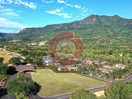 LUXUEUSES VILLAS 4 CH PROCHE MER & MONTAGNES AVEC GOLF MEMBERSHIP A RIVIERE-NOIRE
