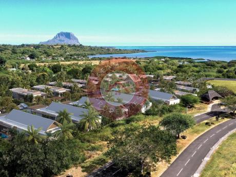 LUXUEUSES VILLAS PROCHE MER & MONTAGNES AVEC GOLF MEMBERSHIP A RIVIERE-NOIRE