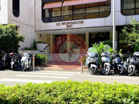 BEAU STUDIO A USAGE MIXTE AVEC SALLE DE BAIN SITUE AU CŒUR DU CARRE D’OR - MONACO