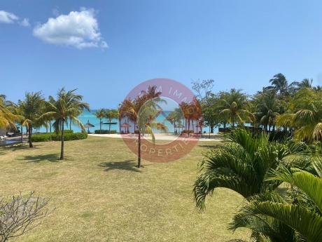 PIEDS DANS L’EAU ! SUBLIME APPARTEMENT D’EXCEPTION UNIQUE A GRAND BAIE – ILE MAURICE