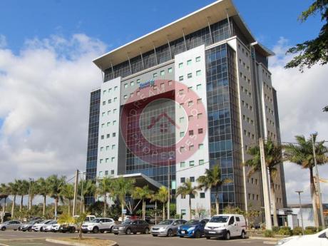 BUREAU MEUBLÉ DE 44 M2 A LOUER AU CENTRE D'EBENE – ILE MAURICE