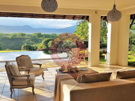 LUXUEUSE VILLA AVEC VUE A COUPER LE SOUFFLE AVEC GRAND TERRAIN SUR TAMARINA GOLF & RESORT - ILE MAURICE