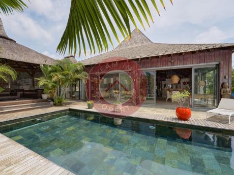 BELLE VILLA STYLE BALINAIS DE 4 CH EN REVENTE A PEREYBERE – ILE MAURICE
