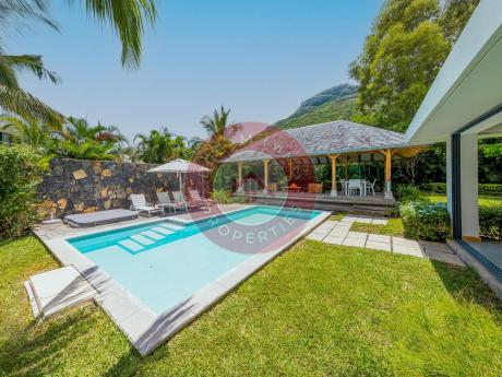 BELLE VILLA DE 4 CHAMBRES DANS UN RESORT A RIVIERE NOIRE - ILE MAURICE