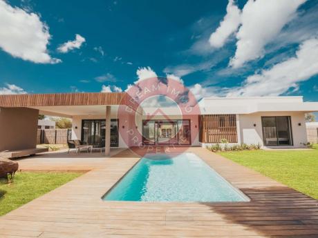 VILLA ELEGANTE DE 4CH A 2 PAS DE LA MER PROCHE FLIC EN FLAC - ILE MAURICE