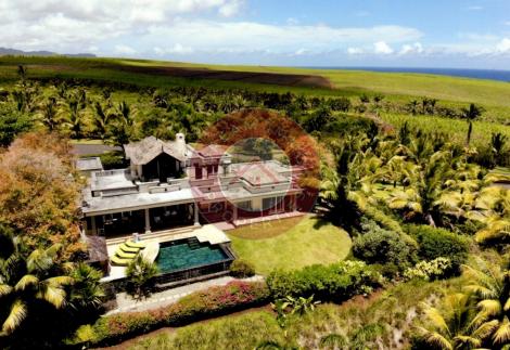 PRESTIGIEUSE VILLA INCROYABLE VUE MER DANS UN GOLF DANS LE SUD-OUEST 