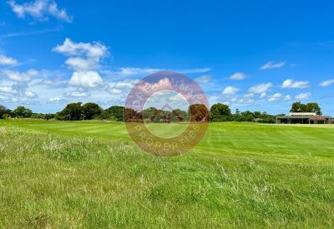 BEAU TERRAIN RESIDENTIEL SUR UN GOLF & A 2 PAS DE LA MER – ILE MAURICE