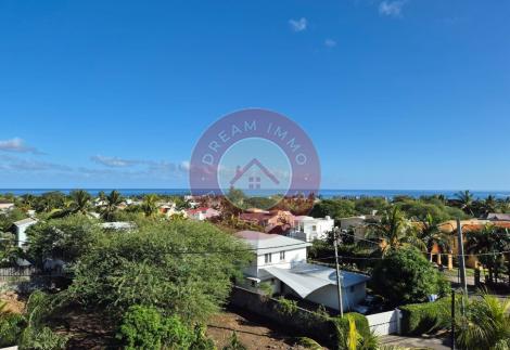 VUE MER & MONTAGNE ! BEAU PENTHOUSE NEUF AVEC TOIT - TERRASSE A TAMARIN – ILE MAURICE