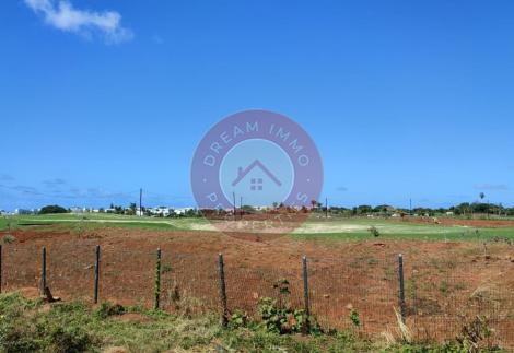 BEAU TERRAIN RESIDENTIEL SITUE AU VILLAGE D’AZURI AVEC VUE SUR LE GOLF – ILE MAURICE