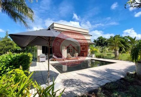 SOMPTEUSE VILLA 3 CHAMBRES MEUBLÉE SUR UN GRAND TERRAIN DE 2533 M2 A RIVIERE NOIRE – ILE MAURICE