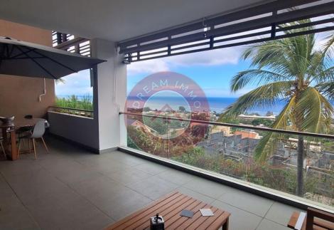 DUPLEX STYLE PENTHOUSE CONSTRUIT VUE MER SUR LA TOURELLE A TAMARIN – ILE MAURICE